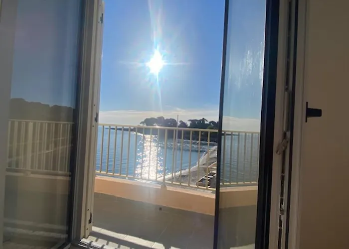 T2 With Balconies Stunning Sea Views